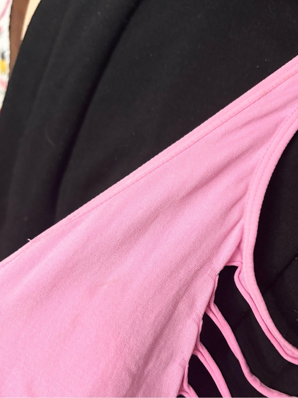 5/$15 🩷 MUST BUNDLE GLITTER Pink Cutout Tank Top - Picture 6 of 6